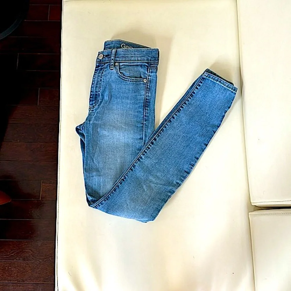 Gap Lightweight True Skinny Jeans! - Picture 6 of 6